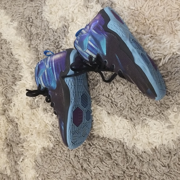 Nike LeBron 13 GS Black/White-Heritage Cyan-Bright Blue-Persian 8C - Picture 7 of 8